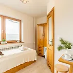Noclegi SIUSTER z widokiem na góry - świetna lokalizacja, blisko Term Bukovina oraz stoków! - w okresie zimowym śniadania oraz obiady serwowane są w obiekcie 120m dalej Bed and breakfast