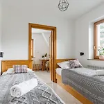 Noclegi SIUSTER z widokiem na góry - świetna lokalizacja, blisko Term Bukovina oraz stoków! - w okresie zimowym śniadania oraz obiady serwowane są w obiekcie 120m dalej