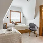 Noclegi SIUSTER z widokiem na góry - świetna lokalizacja, blisko Term Bukovina oraz stoków! - w okresie zimowym śniadania oraz obiady serwowane są w obiekcie 120m dalej Bed and breakfast 3*