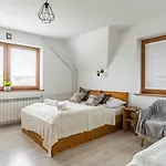 Bed and breakfast Noclegi SIUSTER z widokiem na góry - świetna lokalizacja, blisko Term Bukovina oraz stoków! - w okresie zimowym śniadania oraz obiady serwowane są w obiekcie 120m dalej