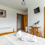 Noclegi SIUSTER z widokiem na góry - świetna lokalizacja, blisko Term Bukovina oraz stoków! - w okresie zimowym śniadania oraz obiady serwowane są w obiekcie 120m dalej Bed and breakfast Bukowina Tatrzańska