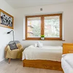 Bed and breakfast Noclegi SIUSTER z widokiem na góry - świetna lokalizacja, blisko Term Bukovina oraz stoków! - w okresie zimowym śniadania oraz obiady serwowane są w obiekcie 120m dalej 3*