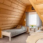 Noclegi SIUSTER z widokiem na góry - świetna lokalizacja, blisko Term Bukovina oraz stoków! - w okresie zimowym śniadania oraz obiady serwowane są w obiekcie 120m dalej Bed and breakfast