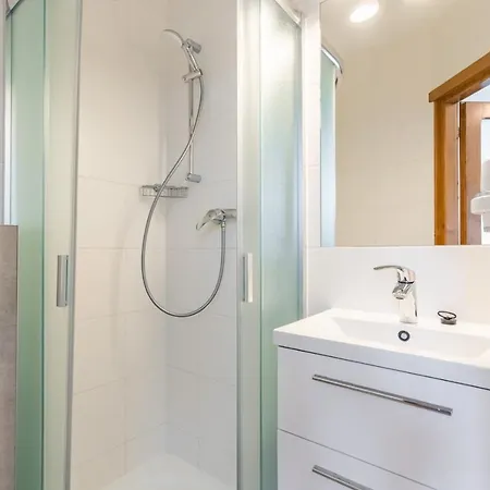 Siuster Z Widokiem Na Gory - Swietna Lokalizacja, Blisko Term Bukovina - W Sniadania Serwowane Sa W Obiekcie 120m Dalej Bed & Breakfast