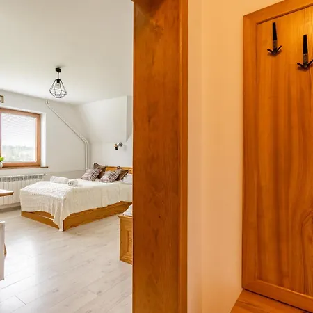 Bed & Breakfast Siuster Z Widokiem Na Gory - Swietna Lokalizacja, Blisko Term Bukovina - W Sniadania Serwowane Sa W Obiekcie 120m Dalej