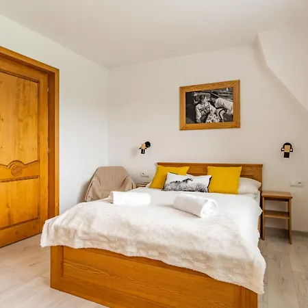 Siuster Z Widokiem Na Gory - Swietna Lokalizacja, Blisko Term Bukovina - W Sniadania Serwowane Sa W Obiekcie 120m Dalej Bed & Breakfast
